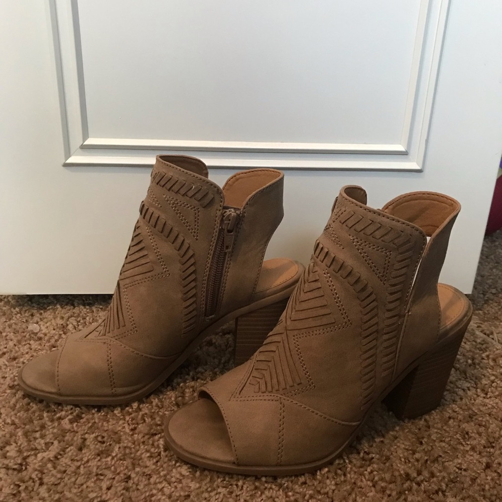 Universal Thread chunky heels